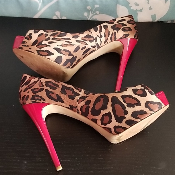 Guess Leopard & Red Heels Pumps 10 - Picture 3 of 8